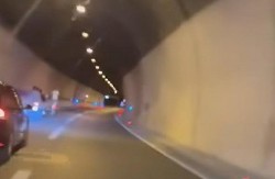 SNIMAK IZ TUNELA FRAPIRAO NAROD! Kolona auta trubi, ne mogu da prođu - svi u neverici zbog PRIZORA ISPRED: "Ovo je nenormalno!