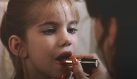 RECI MI DA SAM LEPA Evo u kom uzrastu devojčice postaju opsednute fizičkim izgledom, ranije nego što mislite