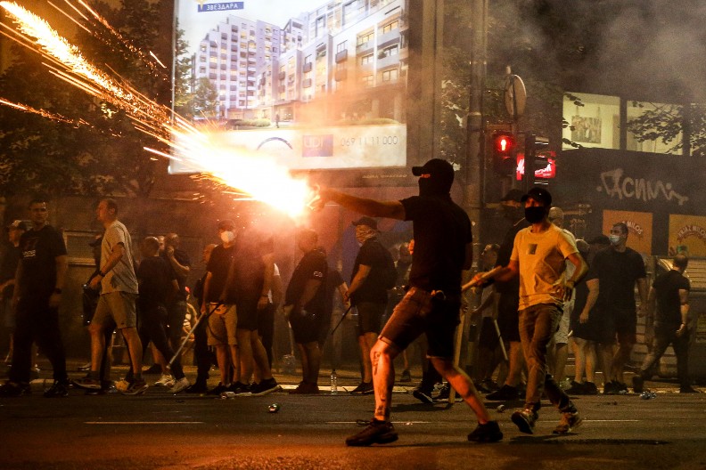 GRAĐANSKA NEPOSLUŠNOST ILI ANARHIJA? Nova taktika obojenih revolucija
