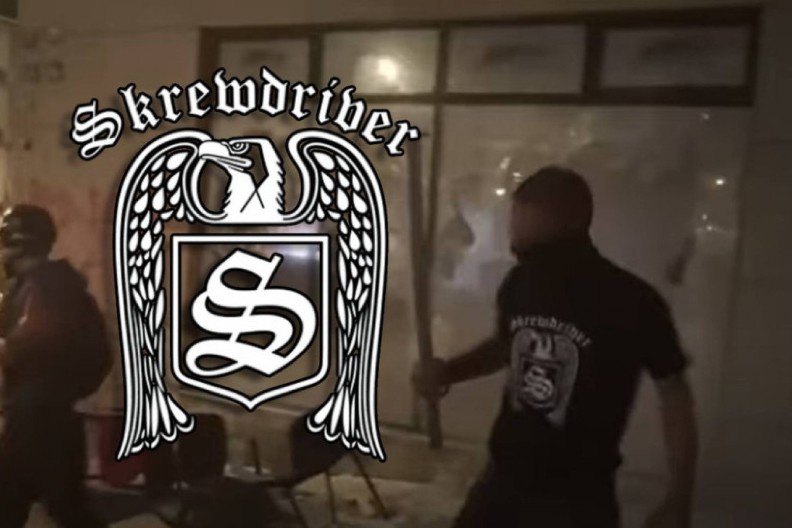 UKRAJINSKI SCENARIO U NOVOM SADU!  Među napadačima na prostorije SNS-a bili članovi internacionalne nacističke organizacije (VIDEO)