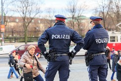 UŽAS U AUSTRIJI Sve  je počelo od veze sa učenikom, sedam mladića silovalo profesorku