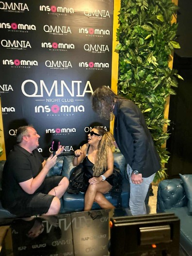 RALE ODVLAČI ANU, UZNEMIRUJUĆI TRENUTAK UHVATILE KAMERE Voditelj svedočio užasu, kompozitor nije imao milosti prema pevačici