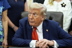 ŽIVEO DRUG DONALD! Tramp postaje socijalista? Republikanci u šoku zbog neočekivanog poteza