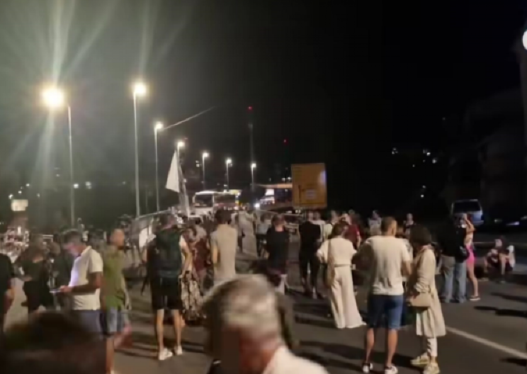 SUKOB UŽIČKIH BLOKADERA OKO PODELE PARA Vladan Sinđić optužuje Dušana Savića za krađu "donacija"!