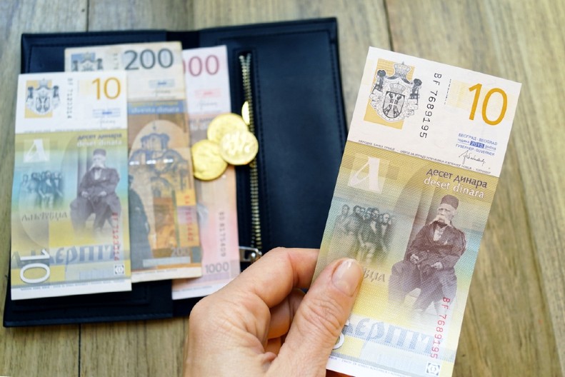 NAPRAVITE TROUGAO OD 10 DINARA Ispoštujte ova stara verovanja o novcu i celog života ćete ga gomilati