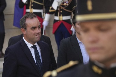 USRED HAOSA U ZEMLJI, OGLASIO SE NOVI PREMIJER FRANCUSKE Evo šta je poručio