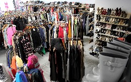 TAJNA KOJA JE ZAPALILA MREŽE Kupio polovnu jaknu za 2.000 dinara, kad je video šta se krije u džepu, vilica mu je pala od šoka!