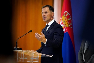 SINIŠA MALI ODUVAO NIKEZIĆA "Mi smo se od Vas konačno izlečili i ne možete nas vratiti u vreme Vašeg i Đilasovog lopovluka i siromaštva"