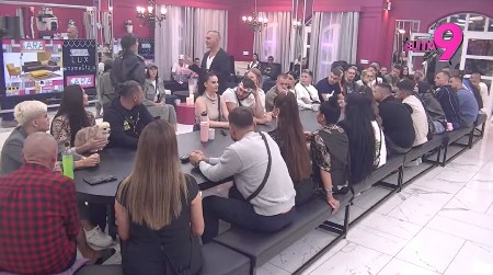 "BILA SAM DILER, TRI DEVOJKE SU RADILE ZA MENE" Učesnica Elite šokirala priznanjem: "Radilo se punom parom"