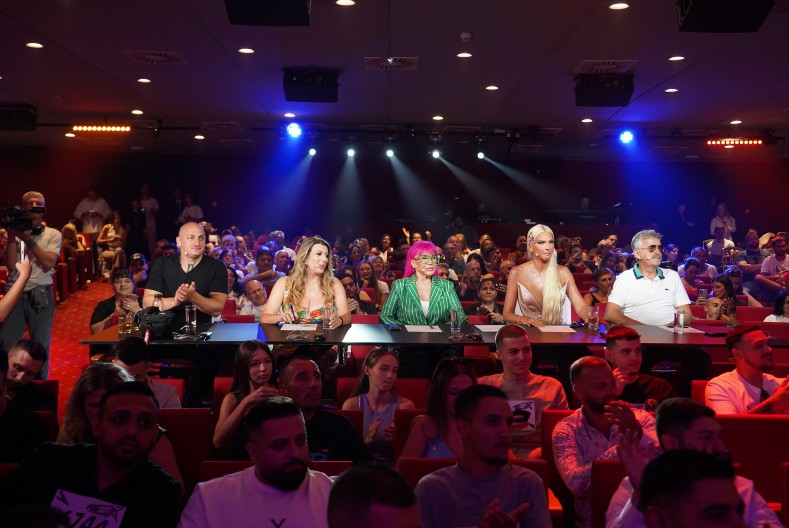 "ONAJ KOJI IH JE ANGAŽOVAO, ZNA ZAŠTO IH JE TU DOVEO" Pevačica bez dlake na jeziku o žiriju Pinkovih zvezda