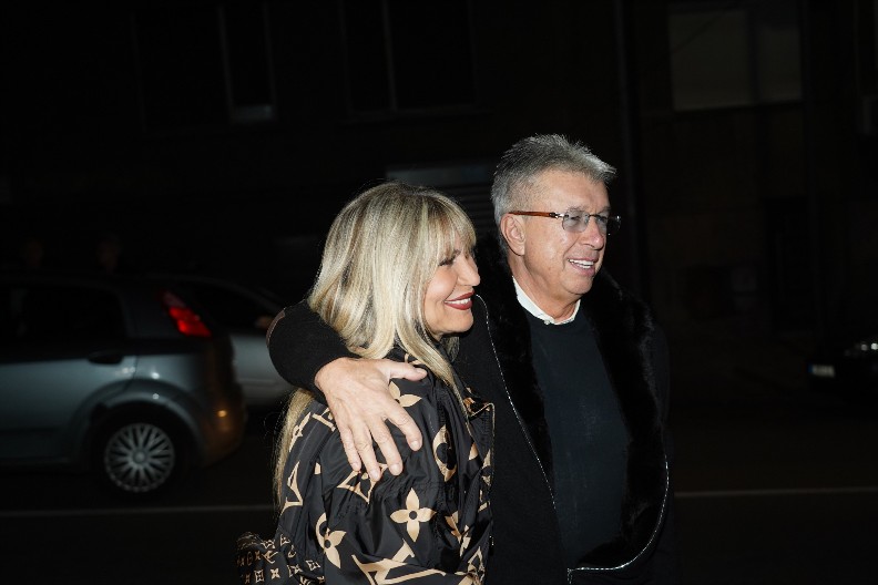 SUZANA JE NOVI VLASNIK NAKON SAŠINE SMRTI Prodaje se 280 stanova koje je gradio Popović, u svemu joj pomaže ova pevačica