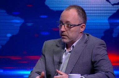 SKANDAL! Novinar BIRN-a traži da se zabrani Crvena zvezda zbog odavanja počasti srpskim herojima!