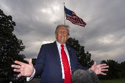 TRAMP NAJAVIO VELIKU ČISTKU U VOJSCI SAD: "Oni pljuju, mi udaramo!"