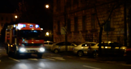 KUĆU ZAHVATIO POŽAR, ČETVORO DECE SPASENO! 20 vatrogasaca učestvovalo u akciji i 6 vatrogasnih vozila