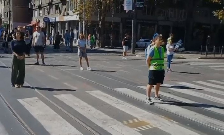 "NEMATE POJMA O DEMOKRATIJI" Čitava Tviter zajednica ustala i poklopila blokadere!