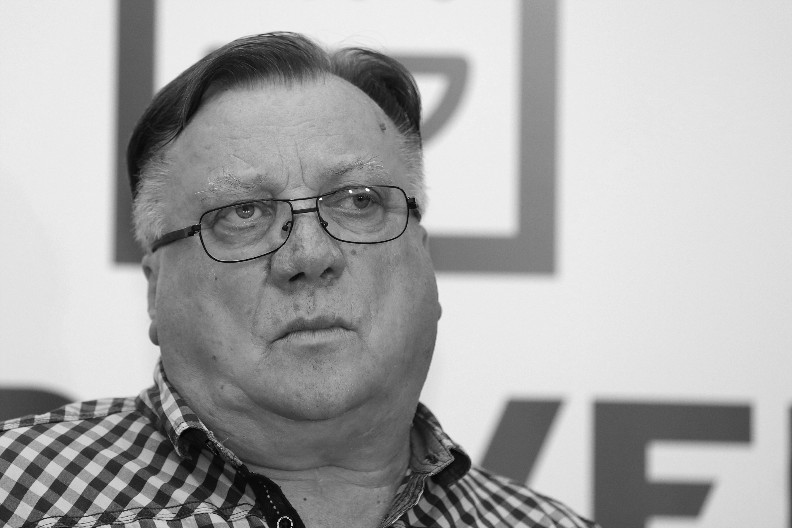 BILI SU U ŽESTOKOM SUKOBU, A EVO KAKO JE PEVAČ REGOVAO NA SMRT HALIDA BEŠLIĆA Kad je čuo loše vesti, izustio je samo...