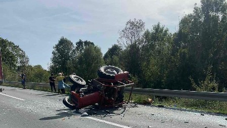 PREVRNUO SE TRAKTOR, VATROGASCI IZVLAČILI MUŠKARCA ISPOD VOZILA Stravična nesreća u Prokuplju