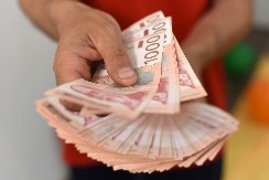 STIŽE NOVAC ZA OVU GRUPU GRAĐANA Isplata je sutra, proverite svoje račune