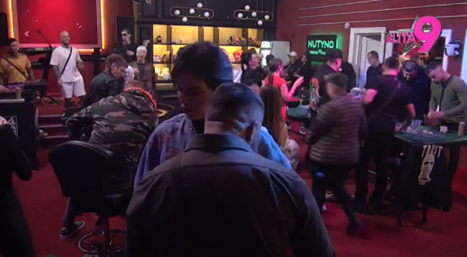 "MORAŠ MALO VIŠE DA…" Asmin od Mine tražio šokantnu stvar, mislio da ga kamere ne snimaju! (FOTO)