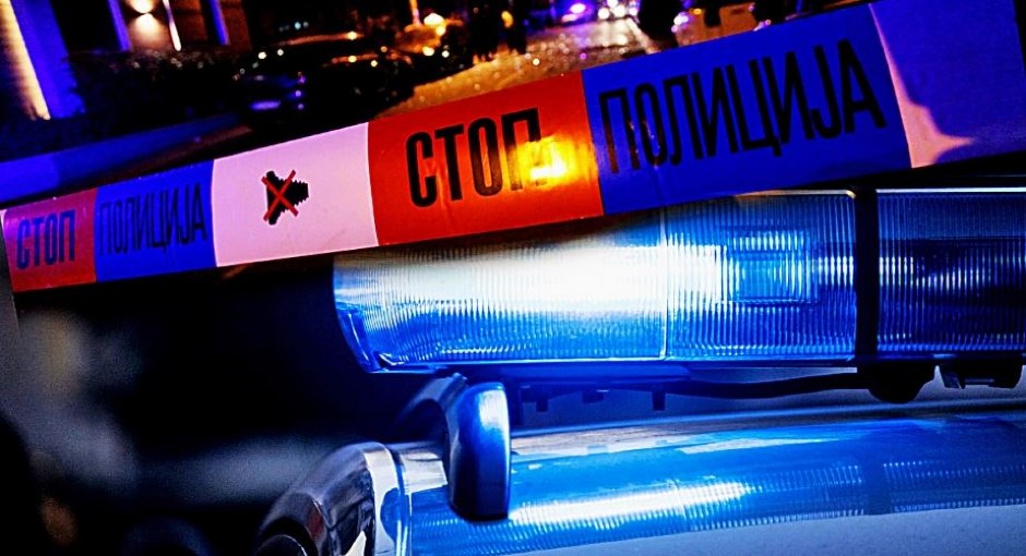 POMAHNITALA DEVOJKA (24) IZ BIH NOŽEM JURIŠALA NA POLICAJCA Detalji napada ispred policijske stanice Savski venac