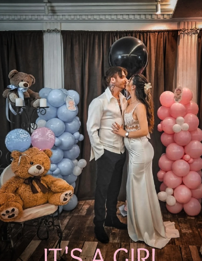 RAZVEO SE PRE 6 MESECI, SADA ČEKA DETE SA NOVOM DEVOJKOM Pevač objavio srećne vesti, otkrili i pol bebe!