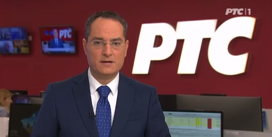 KAKAV SKANDAL U DNEVNIKU NA RTS! Voditeljka prenosi najnovije vesti, a iza nje na ekranu - OVO (FOTO)