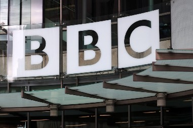 SKANDAL U BBC! Direktor i glavna urednica dali OSTAVKE zbog Donalda Trampa