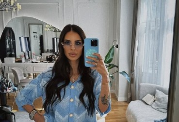 "KAKVA ALJKAVUŠA, SRAMOTA! OVO JE ZA KONTEJNER!" Poznata Srpkinja na stubu srama, prodaje prljave iznošene patike, cifra će vas šokirati!