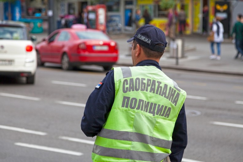 NABIJANJE U GEPEK, MUZIKA, A VIDIM NISU NI SVI VEZANI! Srbi će se posle uvođenja ovog zakona tresti pred saobraćajnom policijom!