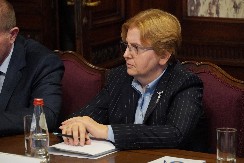 Dolovac spremna na sve samo da obezbedi većinu za novi mandat