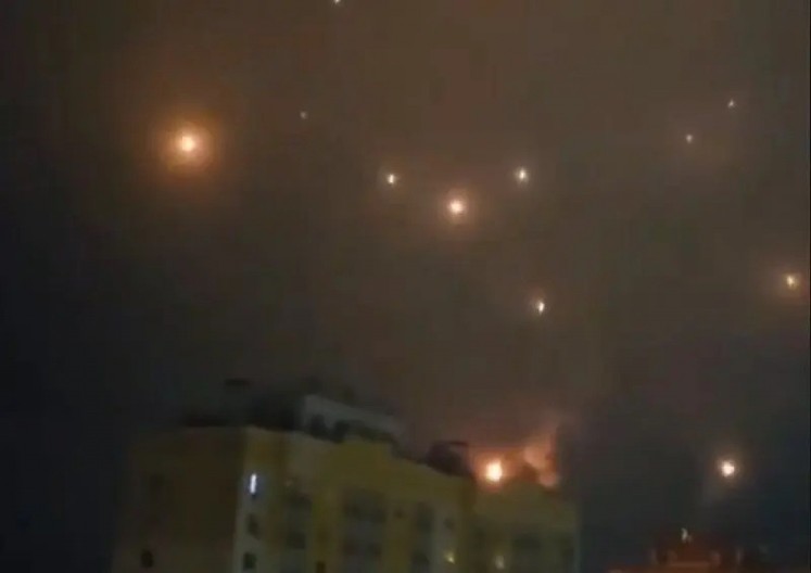 PAKAO SE OTVORIO NA NEBU IZNAD RUSIJE Jezive scene tokom masovnog napada Ukrajine iz vazduha (VIDEO)