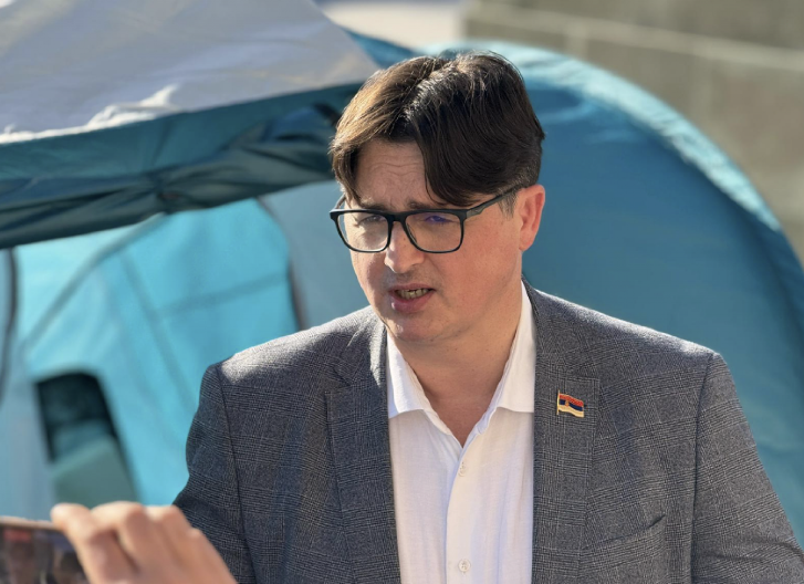 UGLJEŠA MRDIĆ NAJAVLJUJE: Izmene zakona i moguće razrešenje Dolovac