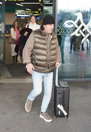 ACA LUKAS NAPAO NOVINARE! Počeo da viče i pljuje, a onda se zaleteo, skandal na aerodromu (VIDEO)