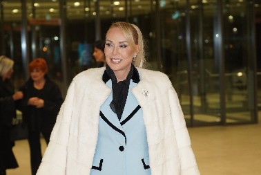 EVO GDE ZAVRŠAVA GARDEROBA KOJU LEPA BRENA IZBACI IZ ORMANA Ima ceo jedan sprat sa stvarima, evo kome ih poklanja