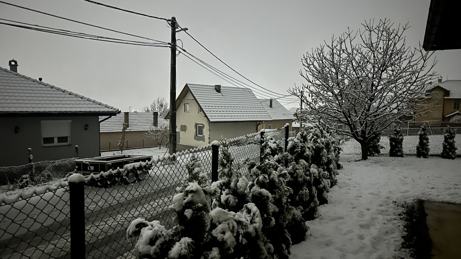 SNEG PREKRIO SRBIJU Auto-put Miloš Veliki zavejan, nestala struja širom Čačka, jaka mećava u Zlatiborskom okrugu (FOTO/VIDEO)