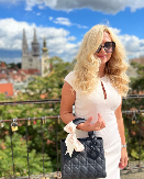 VODITELJKA ZBOG HALJINE DOBILA OTKAZ Niko nije mogao da veruje da se ovako pojavila na televiziji (FOTO)