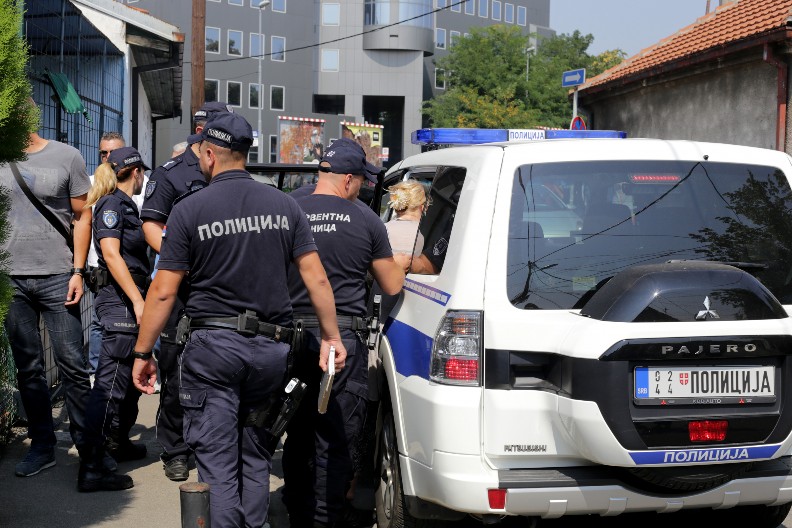 POLICIJSKA AKCIJA U OBRENOVCU Na terenu su  Interventni timovi i Policijska brigada