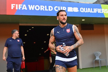 ZNOJAVO MIŠIĆAVO TELO CECINOG ZETA! Nemanja Gudelj objavio selfi nakon treninga, spustio šorts i pomamio ženski rod (FOTO)