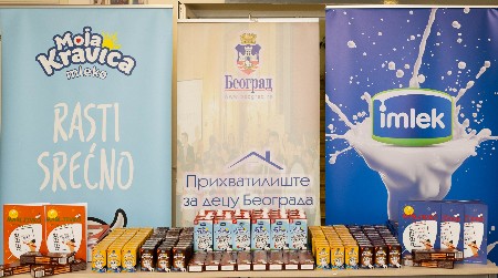 IMLEKOVA DONACIJA ZA SVETSKI DAN DETETA: HILJADE MLEČNIH PAKETIĆA ZA MALIŠANE