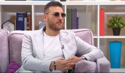 RAZVEO SE NAŠ PEVAČ Krio da mu je brak pukao, a sada otkrio da ima novu devojku (FOTO)