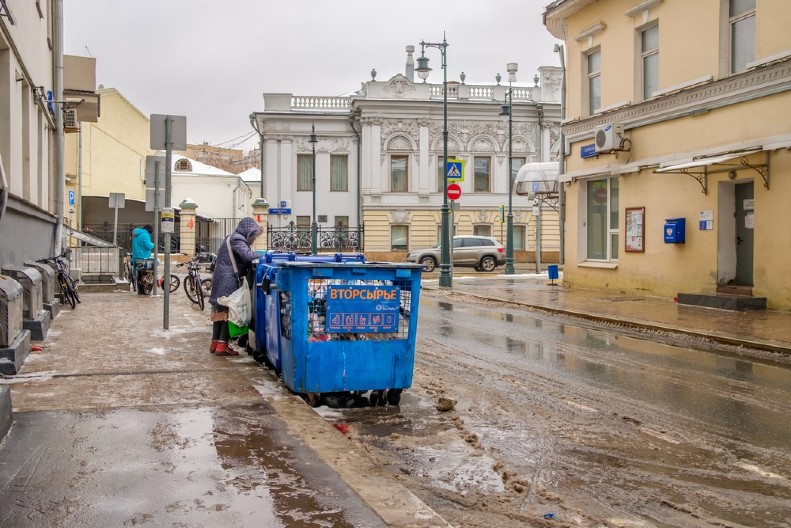 TELO BEBE PRONAĐENO U KONTEJNERU! Čovek zatekao uznemirujući prizor, hitno pokrenuta istraga