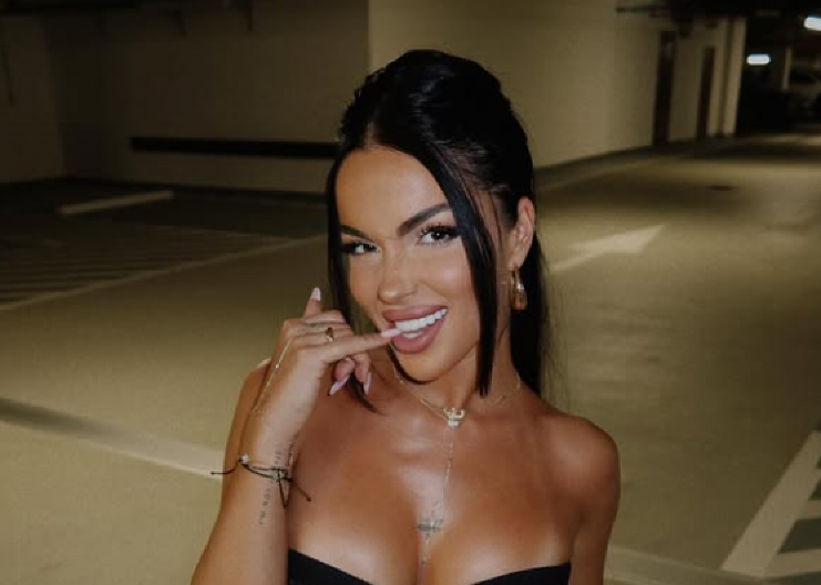 SKINULA FILTERE I ZAVODILA POGLEDOM! Teodori Džehverović tetovaža provirila iz dubokog dekoltea, raspametila pratioce prizorom (FOTO)