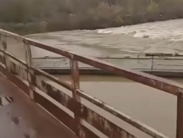 DRAMATIČNI PRIZORI IZ SVILAJNCA Nabujala reka odnela ČITAV MOST