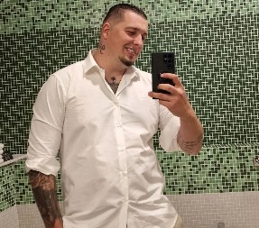 KRIJE JE OD JAVNOSTI! Retke fotke žene Amara Gileta, evo kako Mirela izgleda (FOTO)