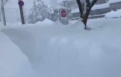 KIŠA, OLUJNI VETAR I SNEG PARALISALI ITALIJU Popaljeni alarmi u 11 regiona