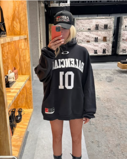 KARLEUŠA SA ĆERKAMA NAPUSTILA SRBIJU! Nika Tošić se odmah oglasila, evo gde se baškare (VIDEO)