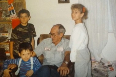 KAD SU ME DOBILI, TATA JE IMAO 54, A MAMA 23 GODINE Ovako zaista izgleda život sa tako starim ocem