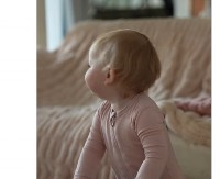 SIGURNO ĆE VAM POPRAVITI RASPOLOŽENJE Beba je prvi put gledala crtani s princezama, njena reakcija je raznežila 3 miliona ljudi!