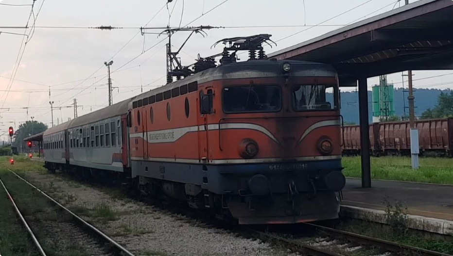 PUTNIČKI VOZ UDARIO U PREPREKE NA ŠINAMA Užas na pruzi Beograd - Vršac