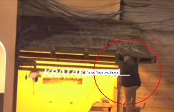 BEBICA BEŽI IZ ELITE! Nakon žestoke svađe pokušao da preskoči ogradu, obezbeđenje hitno reagovalo!